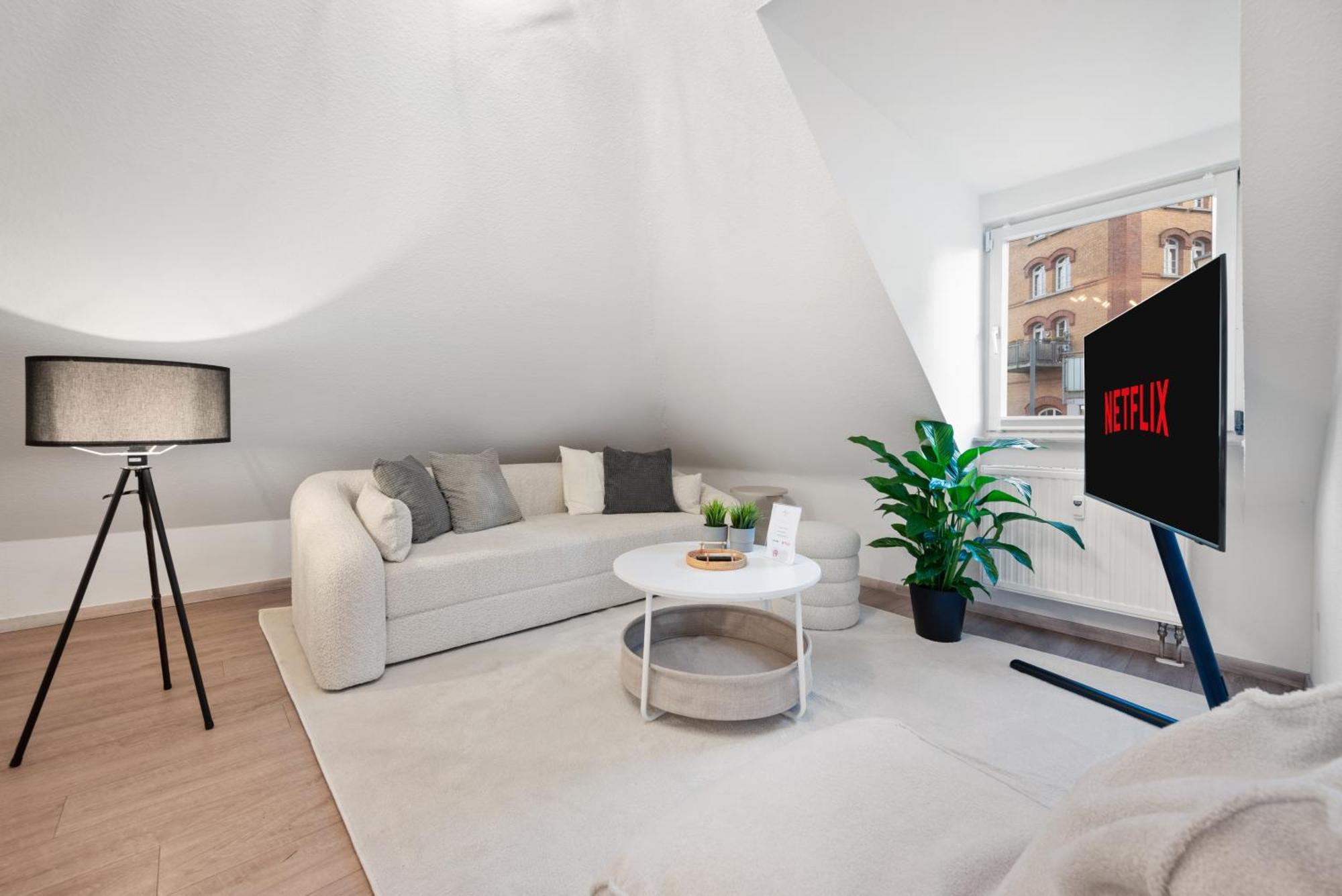 Malu Rooms - Im Stadtzentrum, Smarttv, Netflix, 24H Checkin Ludwigsburg Exterior photo