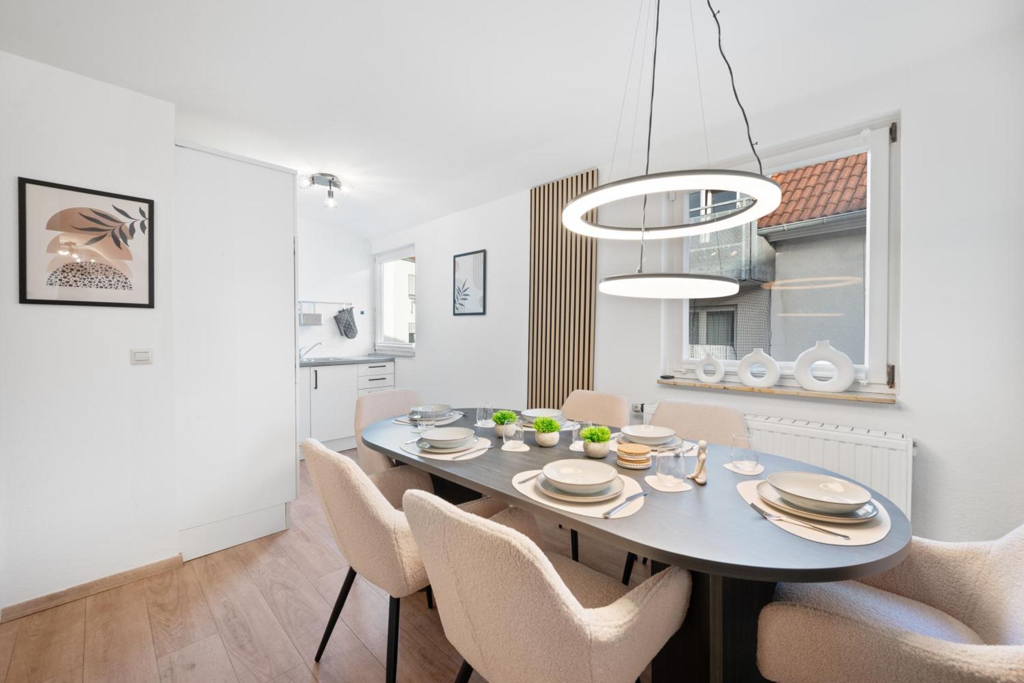 Malu Rooms - Im Stadtzentrum, Smarttv, Netflix, 24H Checkin Ludwigsburg Exterior photo