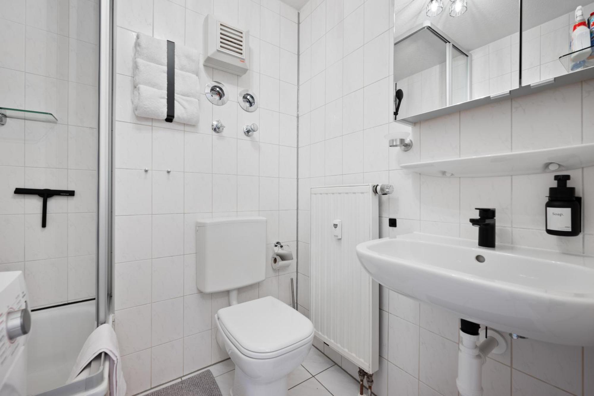 Malu Rooms - Im Stadtzentrum, Smarttv, Netflix, 24H Checkin Ludwigsburg Exterior photo